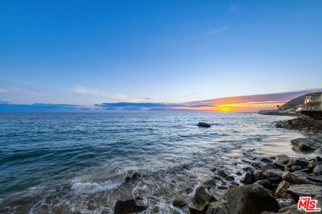 https://media.crmls.org/mediaz/b04bcfa6-05b0-4591-b371-7ee6e67e9c13.jpg?preset=X-Large