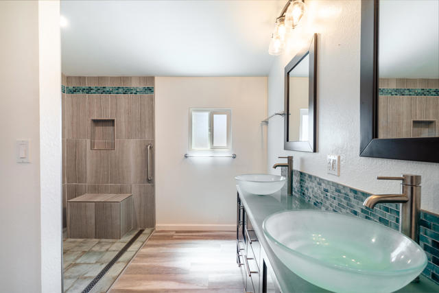 14 International Boulevard, Rancho Mirage CA: https://media.crmls.org/mediaz/b04bea7c-1fdb-4d55-aafc-0cc0f88db4f6.jpg