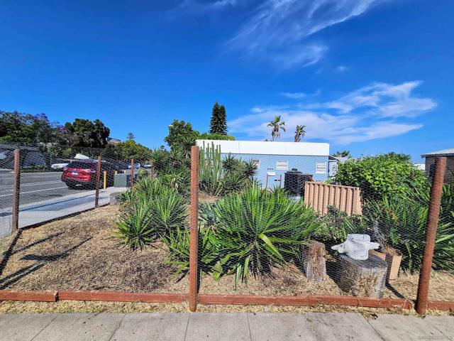 1135 41 26th Street, San Diego CA: https://media.crmls.org/mediaz/b04c0f73-c391-4ddf-8d14-fea7e5eb4fcc.jpg
