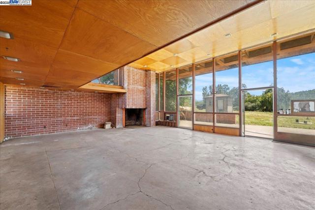 6400 Mines Rd, Livermore CA: https://media.crmls.org/mediaz/b04d3ddc-3325-497f-a205-dc95d10b3420.jpg