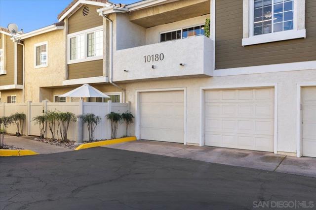 10180 Palm Glen Dr, Santee CA: https://media.crmls.org/mediaz/b04de670-59b2-405a-b2ef-74c6476610b8.jpg