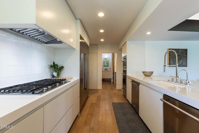 3608 Hampstead Road, La Canada Flintridge CA: https://media.crmls.org/mediaz/b04e3b75-49e9-4c82-8a3f-9669d7024802.jpg