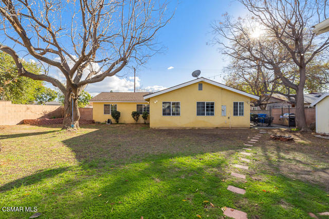 3853 Avenida Simi-25