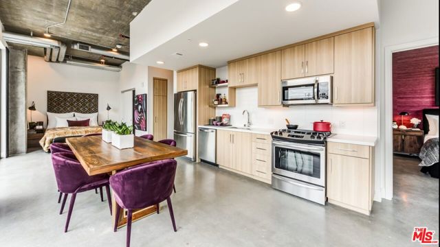 695 S Santa Fe Avenue, Los Angeles CA: https://media.crmls.org/mediaz/b04e6595-27c9-460c-9a42-59c4eb451ff9.jpg