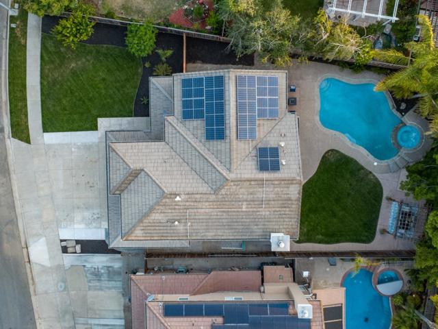 895 Oak Brook Way, Gilroy CA: https://media.crmls.org/mediaz/b04f4d0b-3983-463f-be75-4605ef7b2a9a.jpg