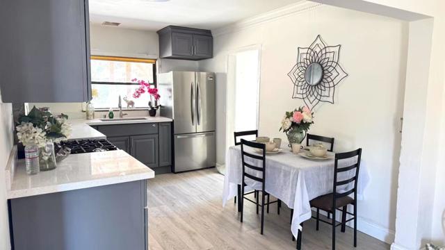 315 Garden Street, East Palo Alto CA: https://media.crmls.org/mediaz/b0500ba6-0451-4bdf-82f2-a28e025496ac.jpg