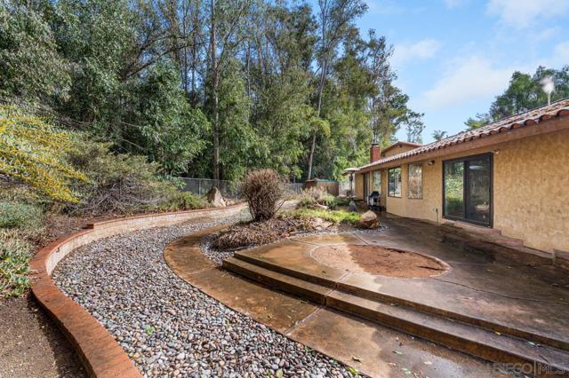 11580 Manzanita Rd, Lakeside CA: https://media.crmls.org/mediaz/b050b0a1-b3f8-4f79-b6ed-5e62c6f49cce.jpg