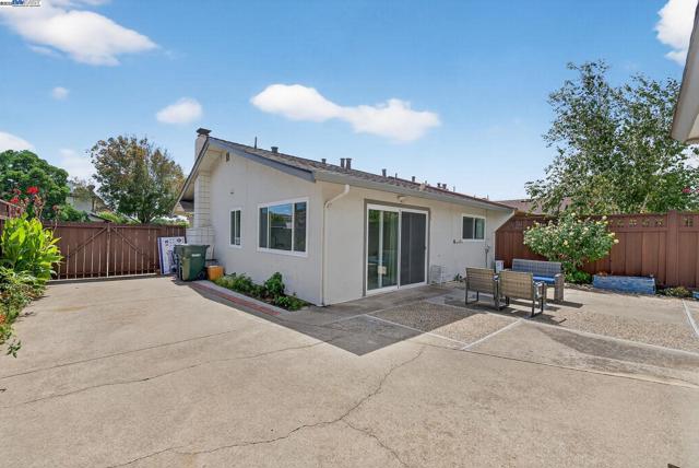 1810 Peary Way, Livermore CA: https://media.crmls.org/mediaz/b050d95a-1235-4bd4-984a-e9ab3fd0ec86.jpg