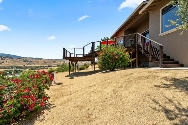 38 Barbras Court, Hollister CA: https://media.crmls.org/mediaz/b05238df-d976-4526-b7a7-2cdb04e19bd9.jpg