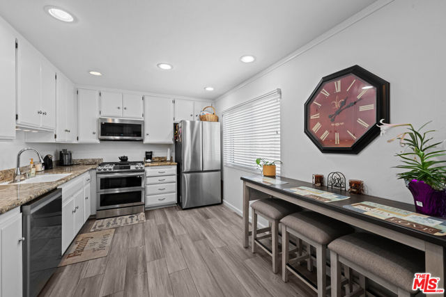 21901 Lassen Street, Chatsworth CA: https://media.crmls.org/mediaz/b052e6dd-c976-4810-8a39-dc7678758691.jpg