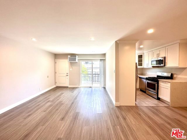 1051 S Sherbourne Drive, Los Angeles CA: https://media.crmls.org/mediaz/b0535ab9-1c24-4202-92da-2f72fff094a3.jpg