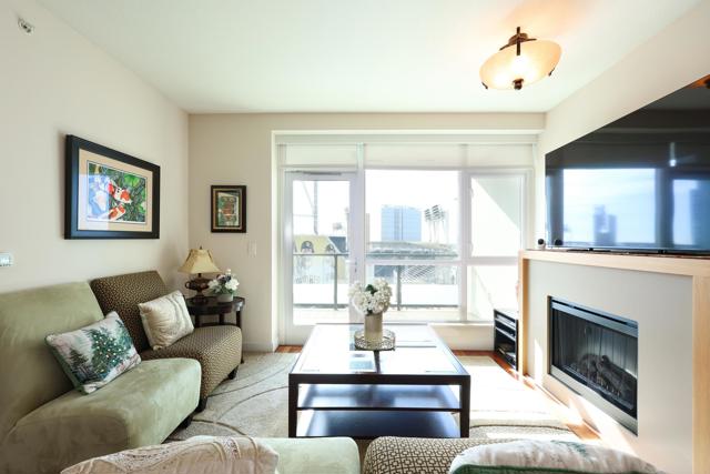 325 7Th Avenue, San Diego CA: https://media.crmls.org/mediaz/b0535c8a-415c-478e-a743-96c4a2f6fc86.jpg