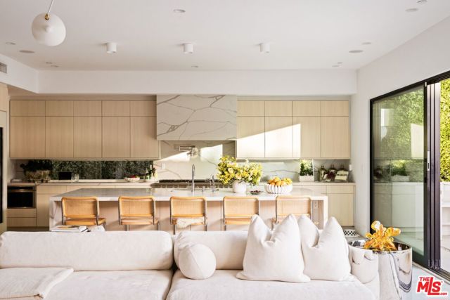 3525 Barry Avenue, Los Angeles CA: https://media.crmls.org/mediaz/b0537763-5395-4fa9-8022-03505b9d53cd.jpg