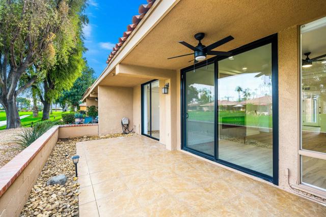 75 Sunrise Drive, Rancho Mirage CA: https://media.crmls.org/mediaz/b054f426-e90f-487d-938d-ff506627c0ef.jpg