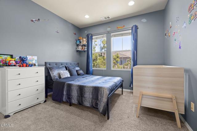 3102 N Oxnard Boulevard, Oxnard CA: https://media.crmls.org/mediaz/b0550784-6233-4206-b12b-daee82702ce7.jpg