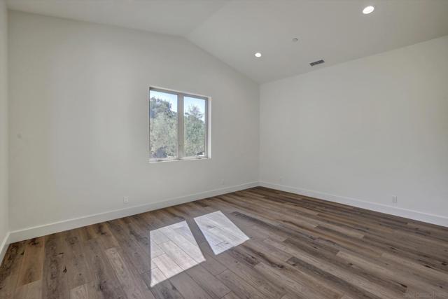 5808 Lake Vista Dr., Bonsall CA: https://media.crmls.org/mediaz/b055caa0-5944-491a-a21c-a25e19120276.jpg
