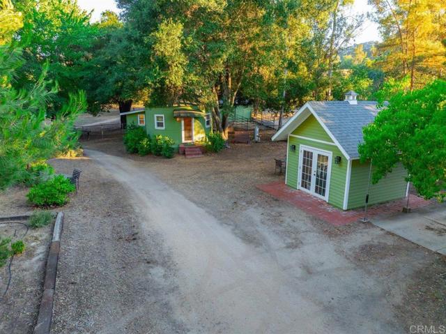 16635 Highland Valley Rd, Ramona CA: https://media.crmls.org/mediaz/b0561da3-c077-4369-9140-d75fc26f7e8e.jpg