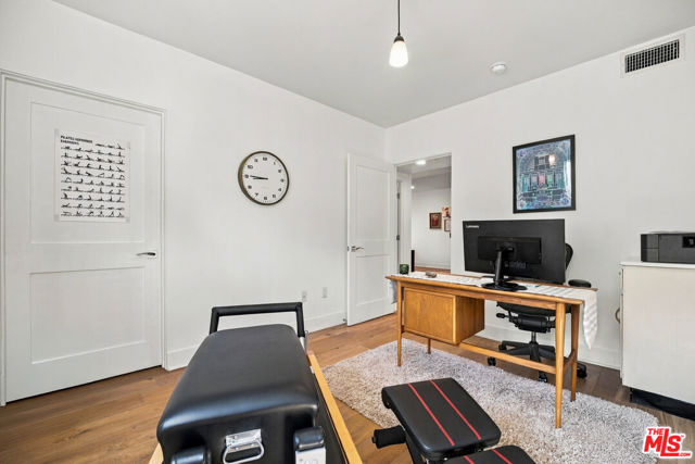 118 North Kings Road, 301 photo 31