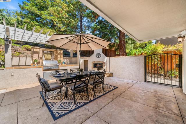 639 Canyon Crest Rd East, San Ramon CA: https://media.crmls.org/mediaz/b05712d2-c068-433e-98aa-5803dc1570c9.jpg