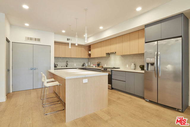 5110 Whitsett Avenue, 303 photo 6