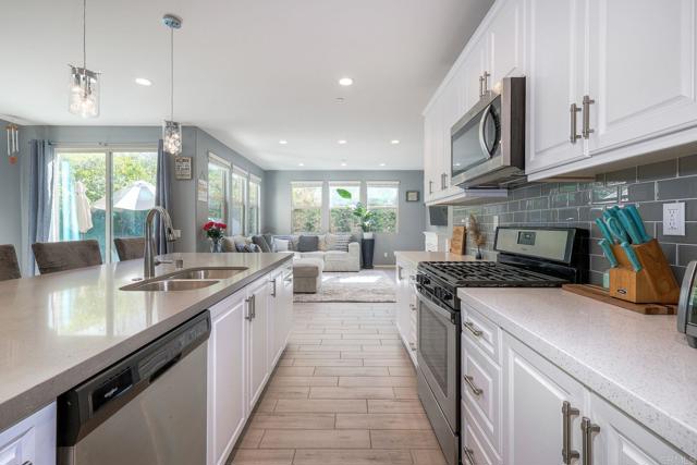 Detail Gallery Image 12 of 53 For 662 Gemstone Dr, San Marcos,  CA 92078 - 5 Beds | 3 Baths
