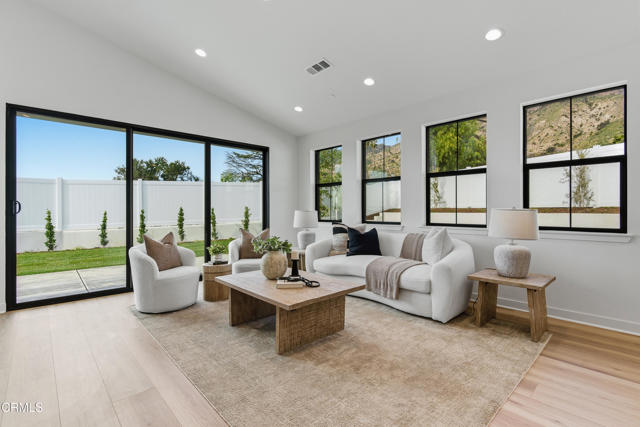 Detail Gallery Image 13 of 36 For 3245 Arrowhead Ct, Altadena,  CA 91001 - 4 Beds | 3/1 Baths