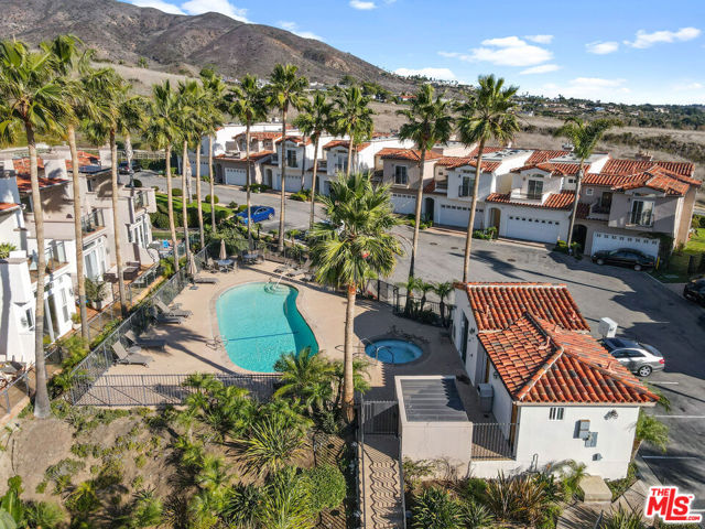 6412 Lunita Road, Malibu CA: https://media.crmls.org/mediaz/b058f916-73a5-4ba7-9c3e-823fb664748b.jpg