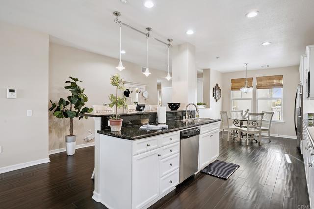 Detail Gallery Image 4 of 47 For 1540 Seabridge Ln, Oxnard,  CA 93035 - 2 Beds | 2 Baths