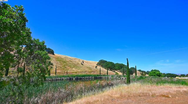 5625 Greenville Rd, Livermore CA: https://media.crmls.org/mediaz/b05956e5-9d84-498b-bdee-31518e154bae.jpg