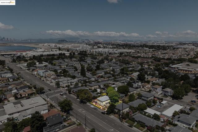 317 Pacific, Alameda CA: https://media.crmls.org/mediaz/b05981bd-0836-40e2-ab06-4b544687d8ce.jpg