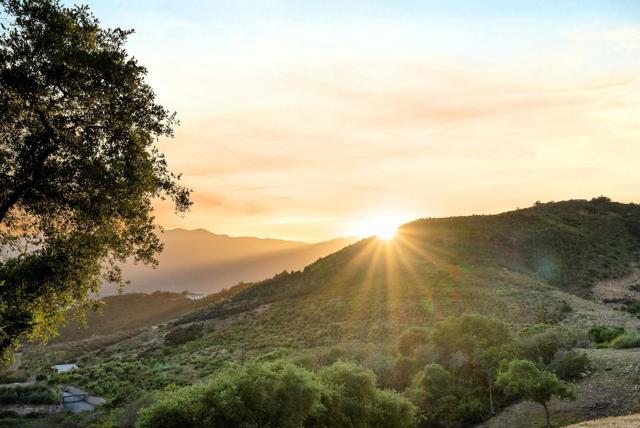 2389 Eric Road, Fallbrook CA: https://media.crmls.org/mediaz/b059cb0f-0de6-40bf-97cd-23bc14d803fc.jpg