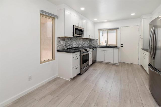 Detail Gallery Image 11 of 31 For 10276 Caminito Covewood, San Diego,  CA 92131 - 2 Beds | 2 Baths