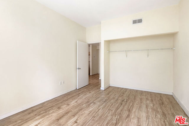 630 W 6th Street, Los Angeles CA: https://media.crmls.org/mediaz/b05a6509-3649-4f52-a1c0-c80d144f2f82.jpg