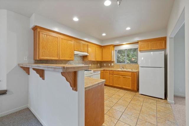 33 Edgewood Way, Santa Cruz CA: https://media.crmls.org/mediaz/b05b1832-72d4-4d22-a99f-d2aab07f3938.jpg