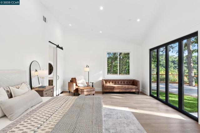 17 Julianne Ct, Walnut Creek CA: https://media.crmls.org/mediaz/b05b3d89-42f3-446b-9be4-c00b0f5b4f1d.jpg