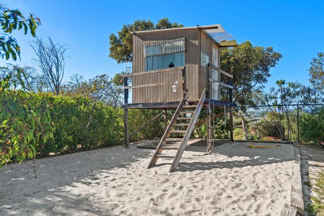 2034 Ridgecrest Place, Escondido CA: https://media.crmls.org/mediaz/b05b6cea-dd14-493a-ba80-0c32ae457a8b.jpg