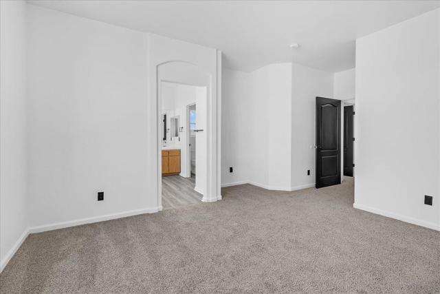 1233 Greenleaf Loop, Greenfield CA: https://media.crmls.org/mediaz/b05beda6-bbd6-4315-ae3c-816e0692fa6d.jpg