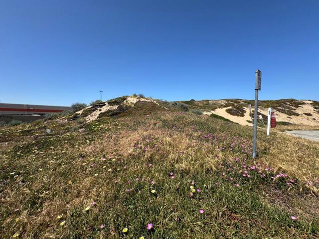 300 Orange Avenue, Sand City CA: https://media.crmls.org/mediaz/b05c2e76-6049-405a-b698-97af6c925b14.jpg