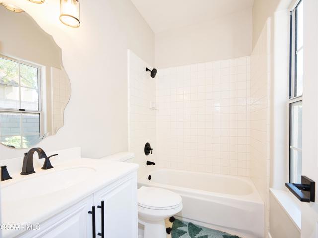 2461 Kirsten Lee Drive, Westlake Village CA: https://media.crmls.org/mediaz/b05c3667-972d-4c13-9d12-951515071ef8.jpg