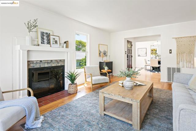 1009 Richmond st, El Cerrito CA: https://media.crmls.org/mediaz/b05c4943-0b4c-428f-8040-0201a0d589f3.jpg