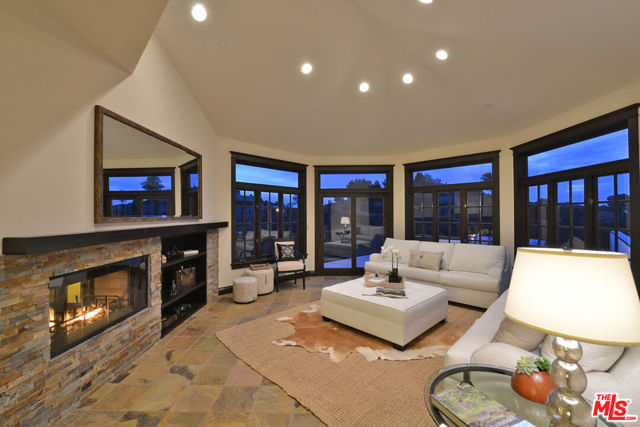 22252 W ALTA Drive, Topanga CA: https://media.crmls.org/mediaz/b05d2a98-7d53-48d6-8cbc-594d0385cdc9.jpg