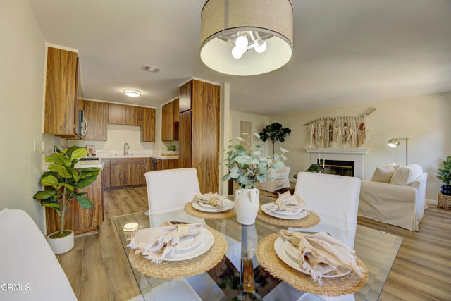 644 Orwell Lane, Ventura CA: https://media.crmls.org/mediaz/b05d3477-1835-4b8e-a6a2-401cf69a9905.jpg