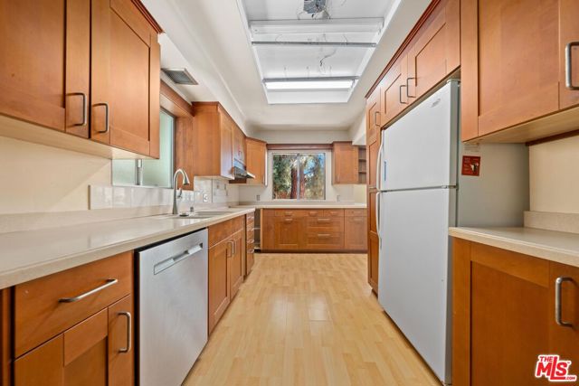 3512 Inglewood Boulevard, Los Angeles CA: https://media.crmls.org/mediaz/b05d3cb1-2455-4625-b7d2-61f5325ef547.jpg