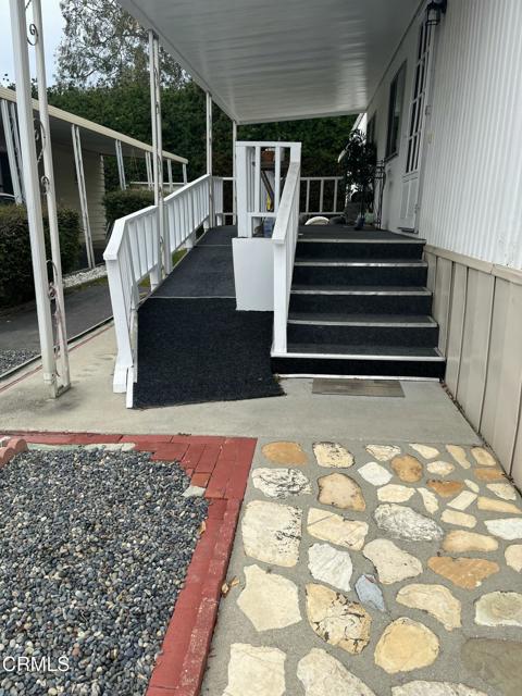 36 Copland Circle, Ventura CA: https://media.crmls.org/mediaz/b05da17f-9524-4067-b7d8-d033b33d1e6e.jpg