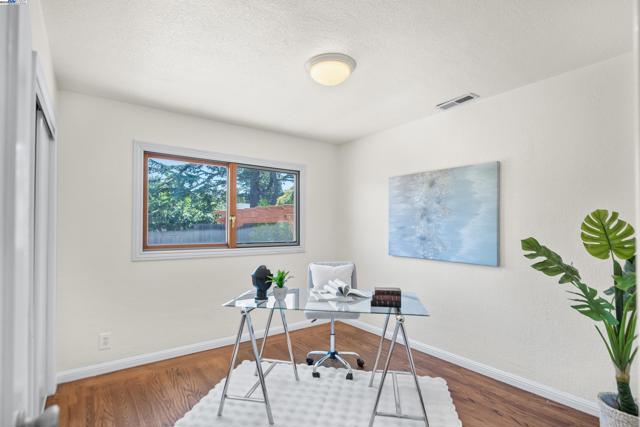 2948 Glenside Dr, Concord CA: https://media.crmls.org/mediaz/b05dedde-d01f-4639-bd56-6baa19c54555.jpg