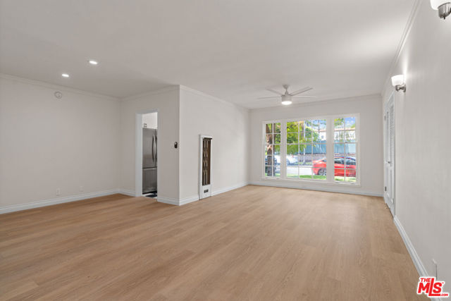 148 S Mccarty Drive, Beverly Hills CA: https://media.crmls.org/mediaz/b05e0743-54e4-42fd-b26b-e0b35b109b91.jpg