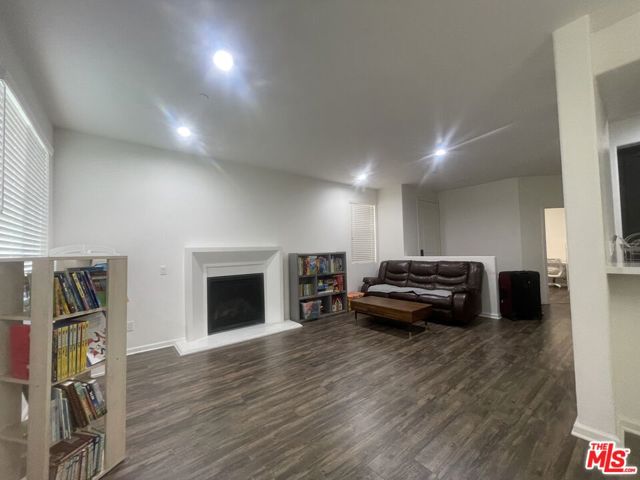 7937 N Keer Drive, Reseda CA: https://media.crmls.org/mediaz/b05fd2b9-9d65-4bb5-ae28-8fe2135ac94d.jpg