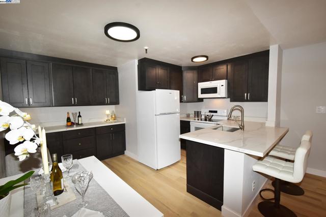Image 4 of 38 For 303 Adams St  109
