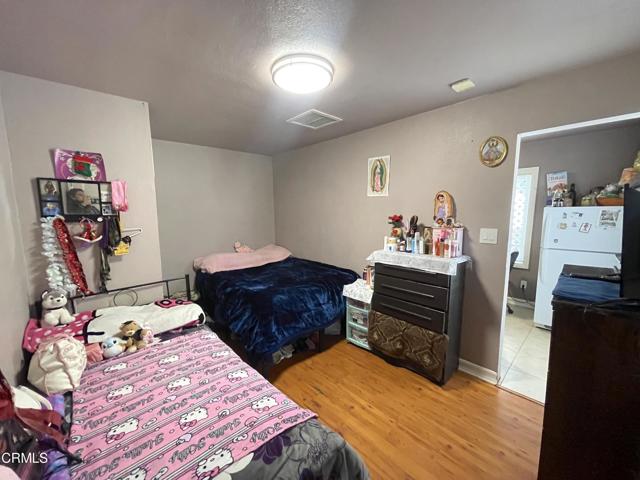 136 S Roosevelt Avenue, Oxnard CA: https://media.crmls.org/mediaz/b06040a6-f015-4354-9ec8-f429a1414e32.jpg