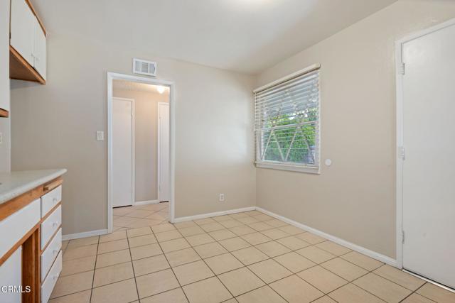 297 S Crocker Avenue, Ventura CA: https://media.crmls.org/mediaz/b060a28a-8d15-4d8e-8904-7ca39d74ab28.jpg